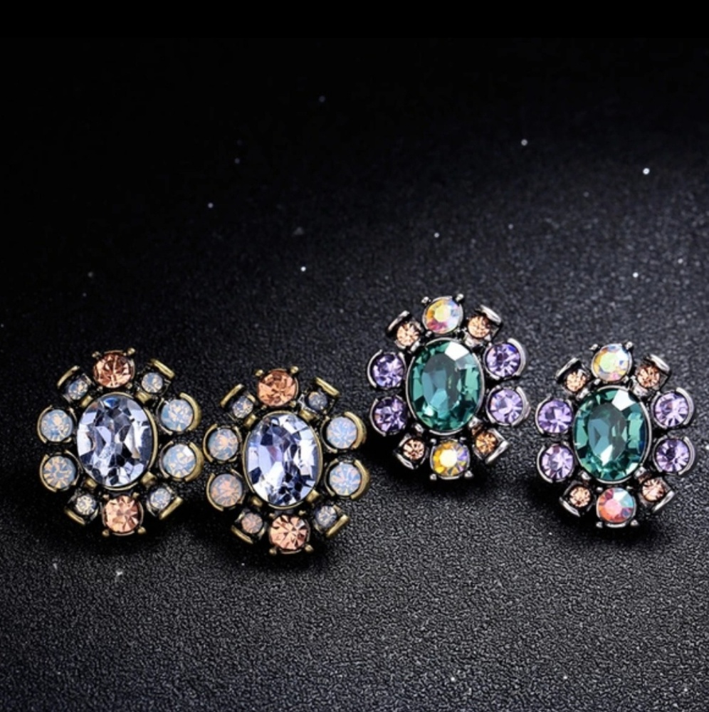 Gorgeous Flower Gem Stud Earrings Mixed Colors